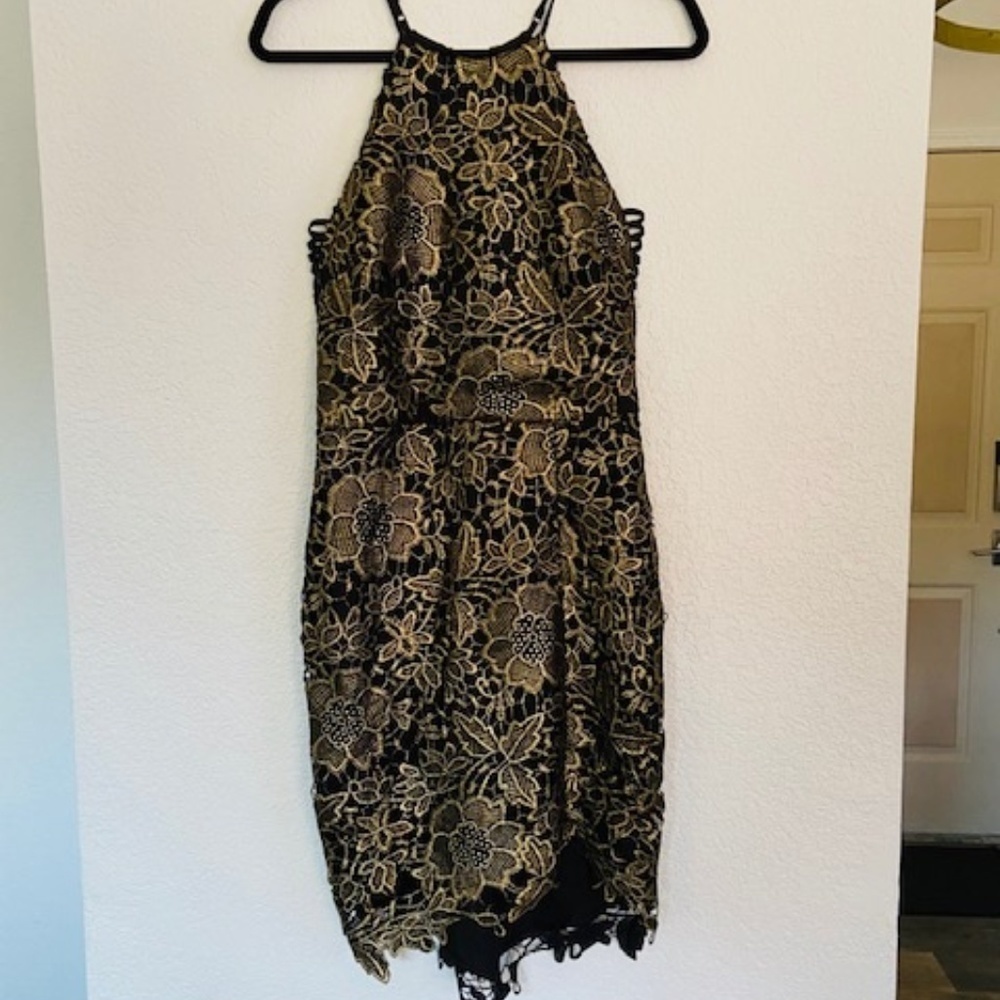 Adelyn Rae | Gold Lace & Black High Neck Dress Sm